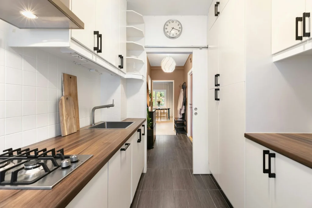 cambiar la encimera de la cocina: Encimera de cocina de madera, cocina blanca encimera madera