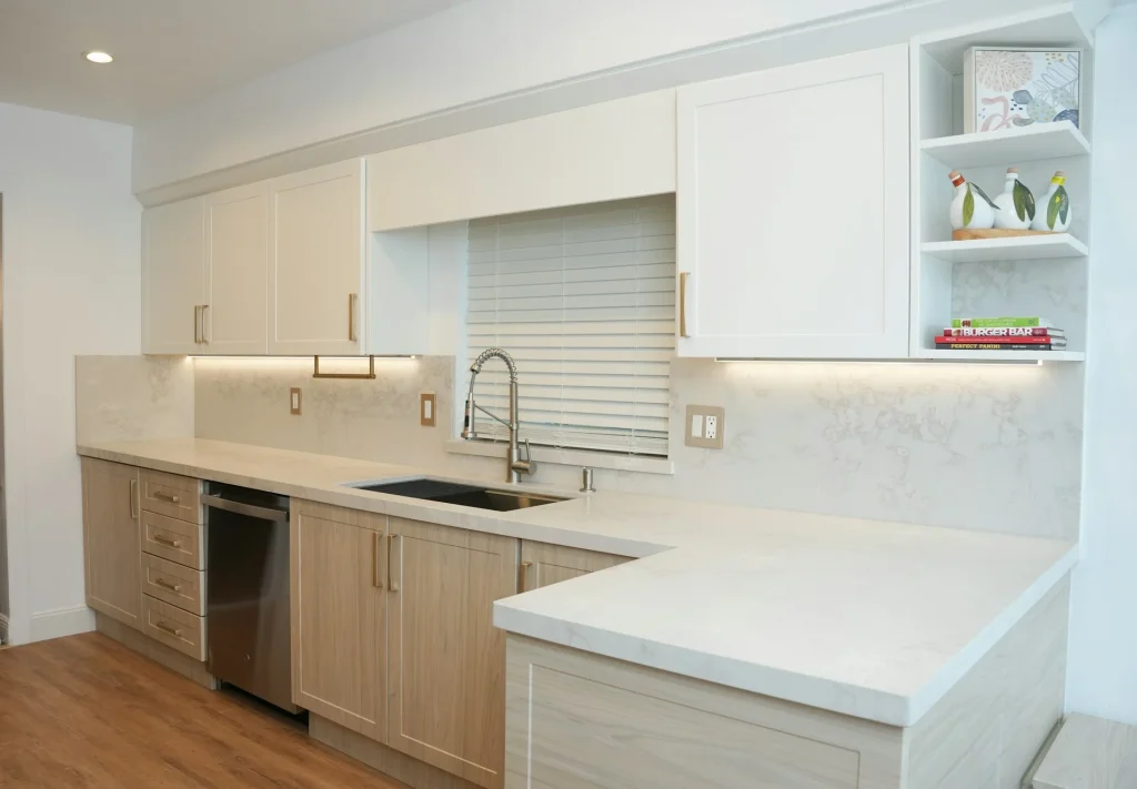 cambiar la encimera de la cocina, encimera blanca cocina, encimera cocina silestone, cuarzo encimeras de cocina